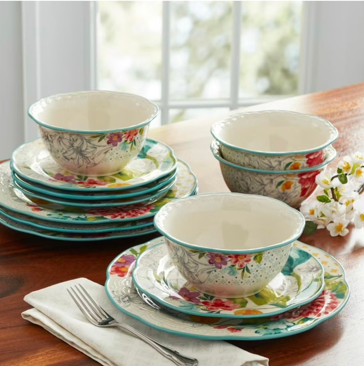 12-Piece Dinnerware Set V561